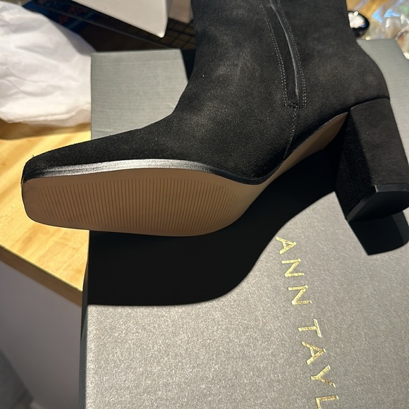 NEVER WORN ANN TAYLOR SUEDE BLOCK HEEL SQUARE TOE BOOTS